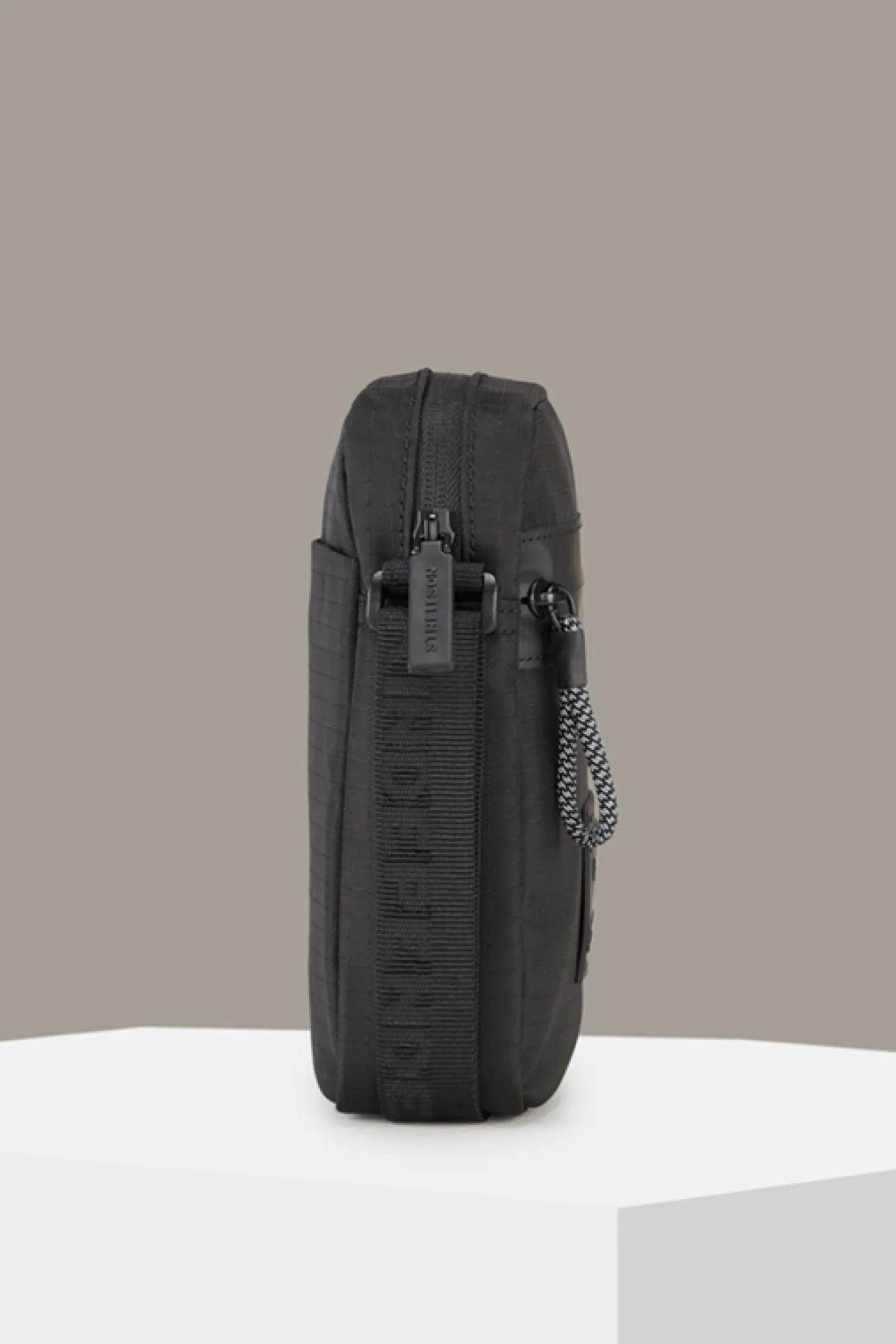 Strellson Schultertasche Northwood Clint, schwarz